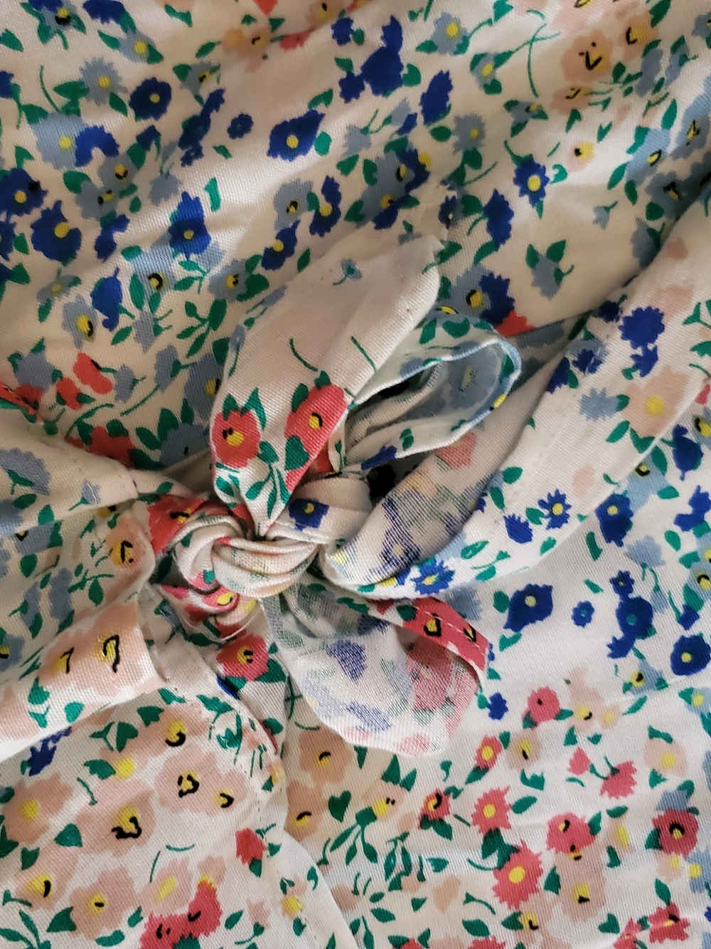 Sim & Sam Floral Tie V-neck Blouse - White with Blue & Pink Flowers Size Large - Picture 7 of 8